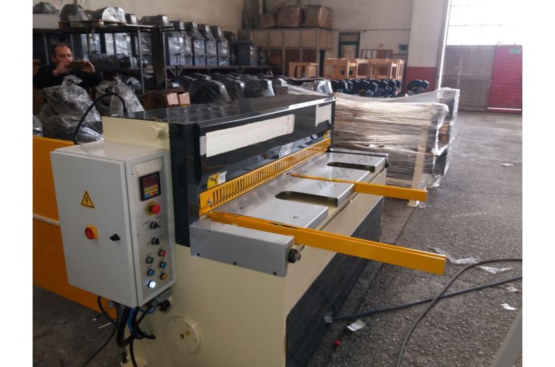 1550 x 5mm Rediktörlü Giyotin Makas - Guillotine Machines