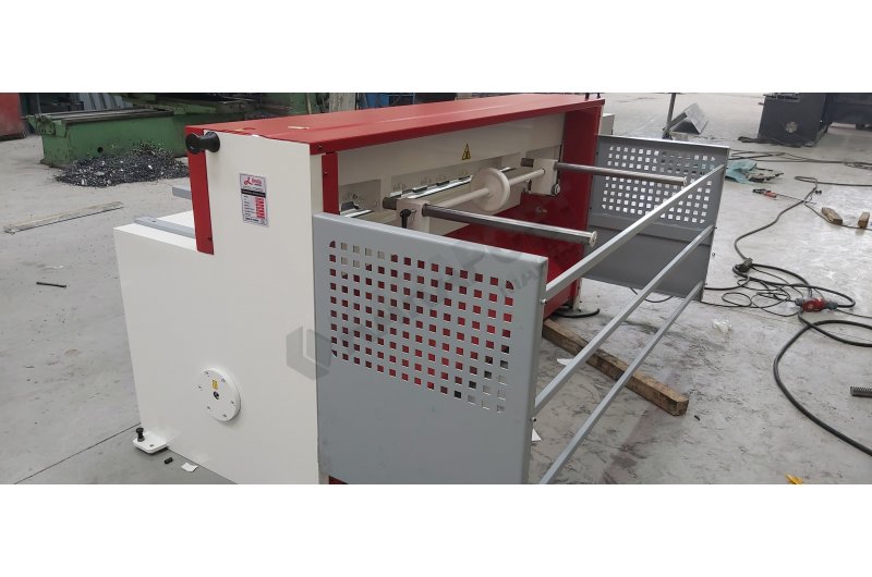 LRGM 2050 x 3mm Linda Machine Rediktörlü Giyotin Makas